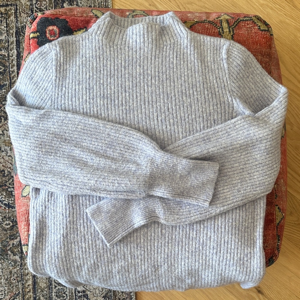 JCrew super soft XS lilac sweater mock neck